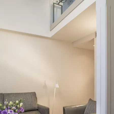 A La Des Artistes 3*