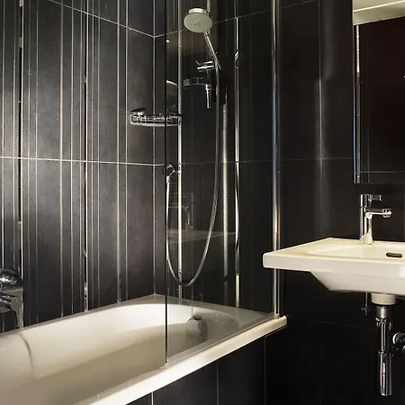 A La Des Artistes 3*