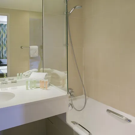 A La Des Artistes 3*