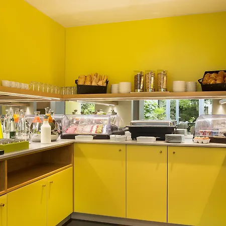 A La Des Artistes 3*