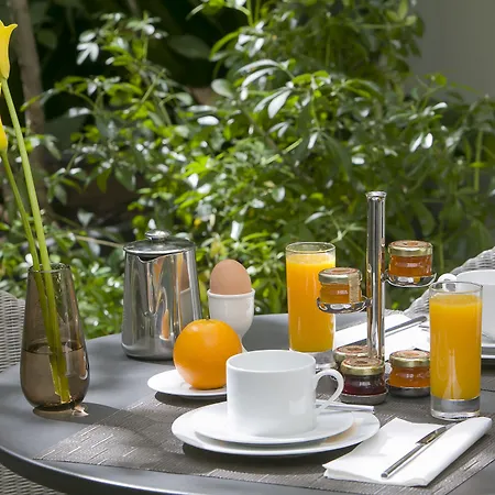 A La Des Artistes 3*