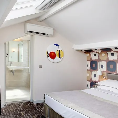 Hotel A La Des Artistes Parigi
