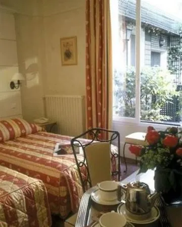 A La Des Artistes 3* París