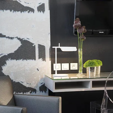 A La Des Artistes מלון 3*