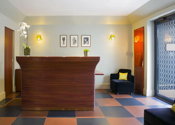 A La Des Artistes 3*