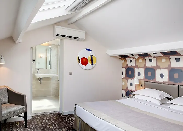 A La Des Artistes Hotel 3*