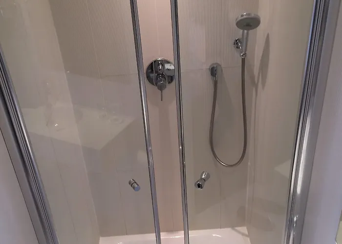 A La Des Artistes 3*