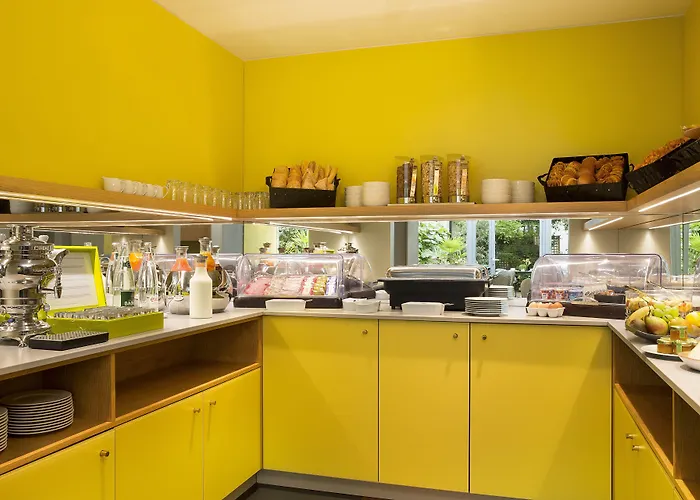 A La Des Artistes 3*