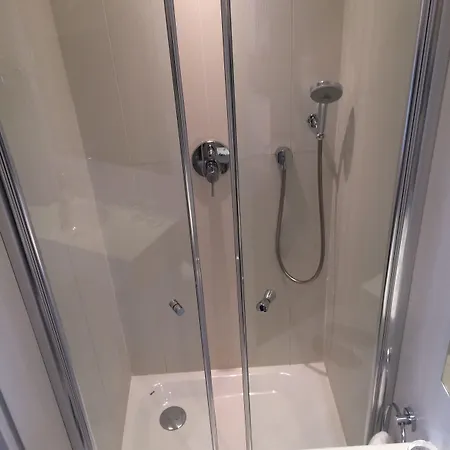 إيه لا ديس أرتيستس 3*