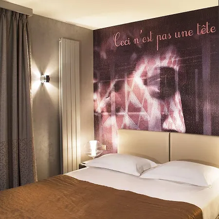 Otel A La Des Artistes 3*