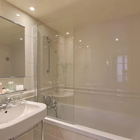 إيه لا ديس أرتيستس 3*