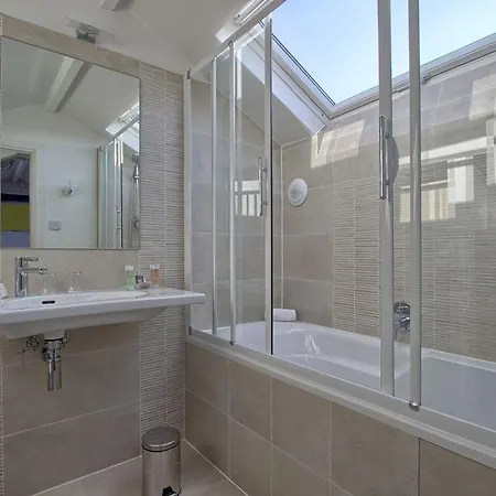 Hotell A La Des Artistes